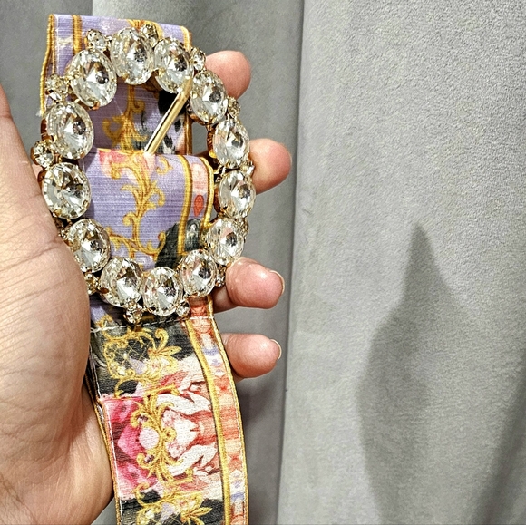 NEW Beautiful Floral print maxi dress with stone belt size Large - Picture 3 of 5